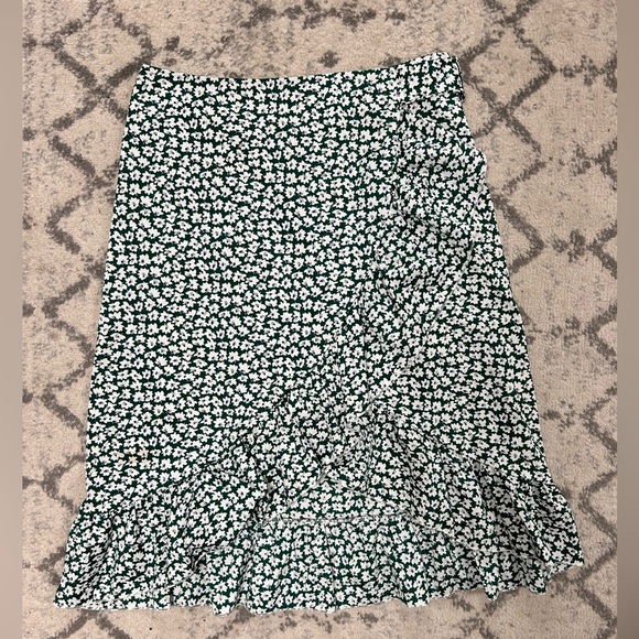 SHEIN green and white florals ruffled skirt size L NWOT - Picture 1 of 5